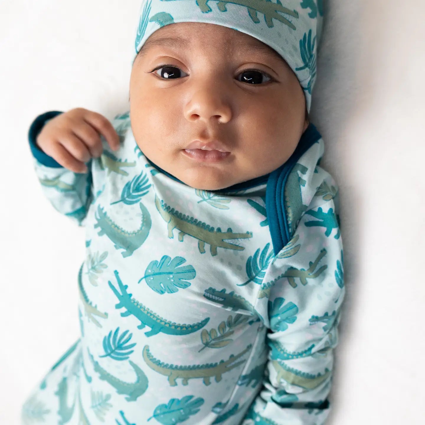 Later gator alligator gown & hat set