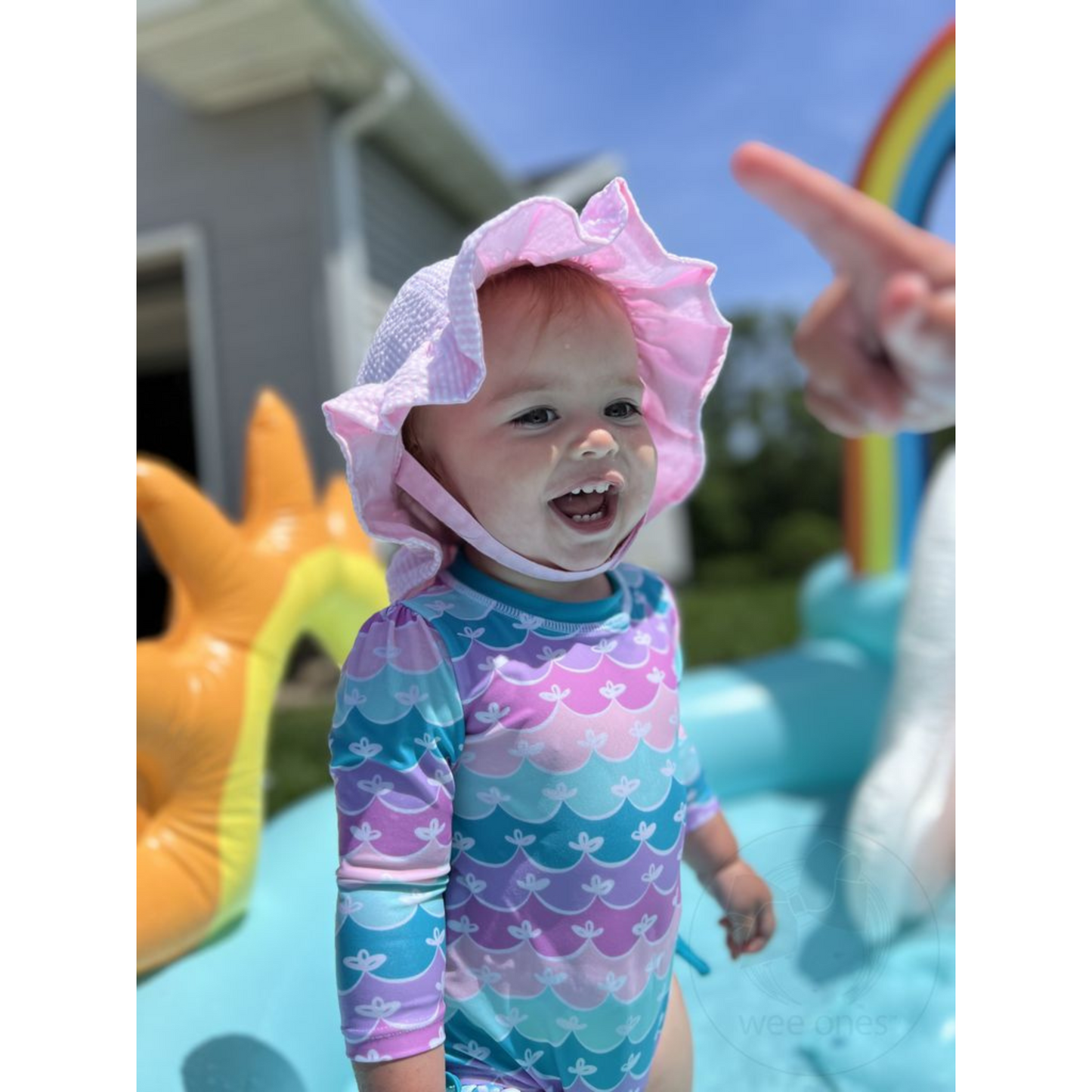 Reversible seersucker ruffle brim hat - pink