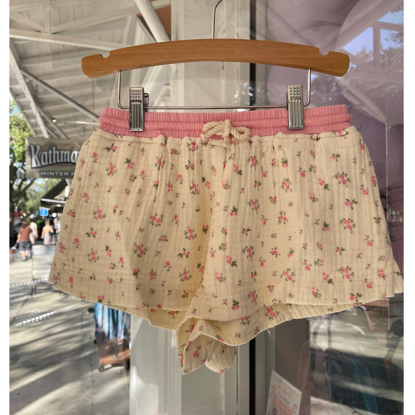 Susie shorts - cutesy rose gauze