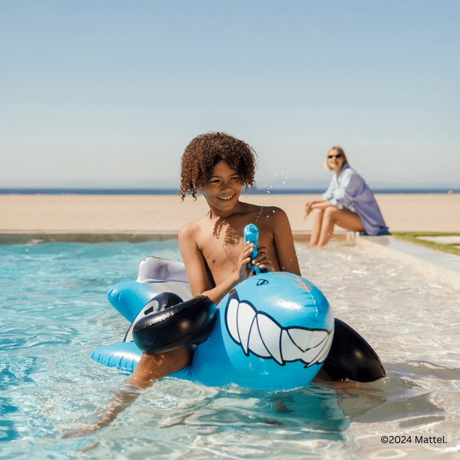 Hot wheels sharkruiser float w. water squirter