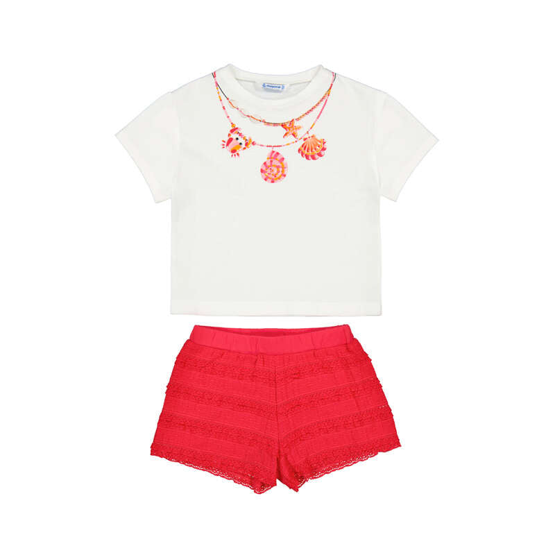 Seashell necklace shirt & red shorts