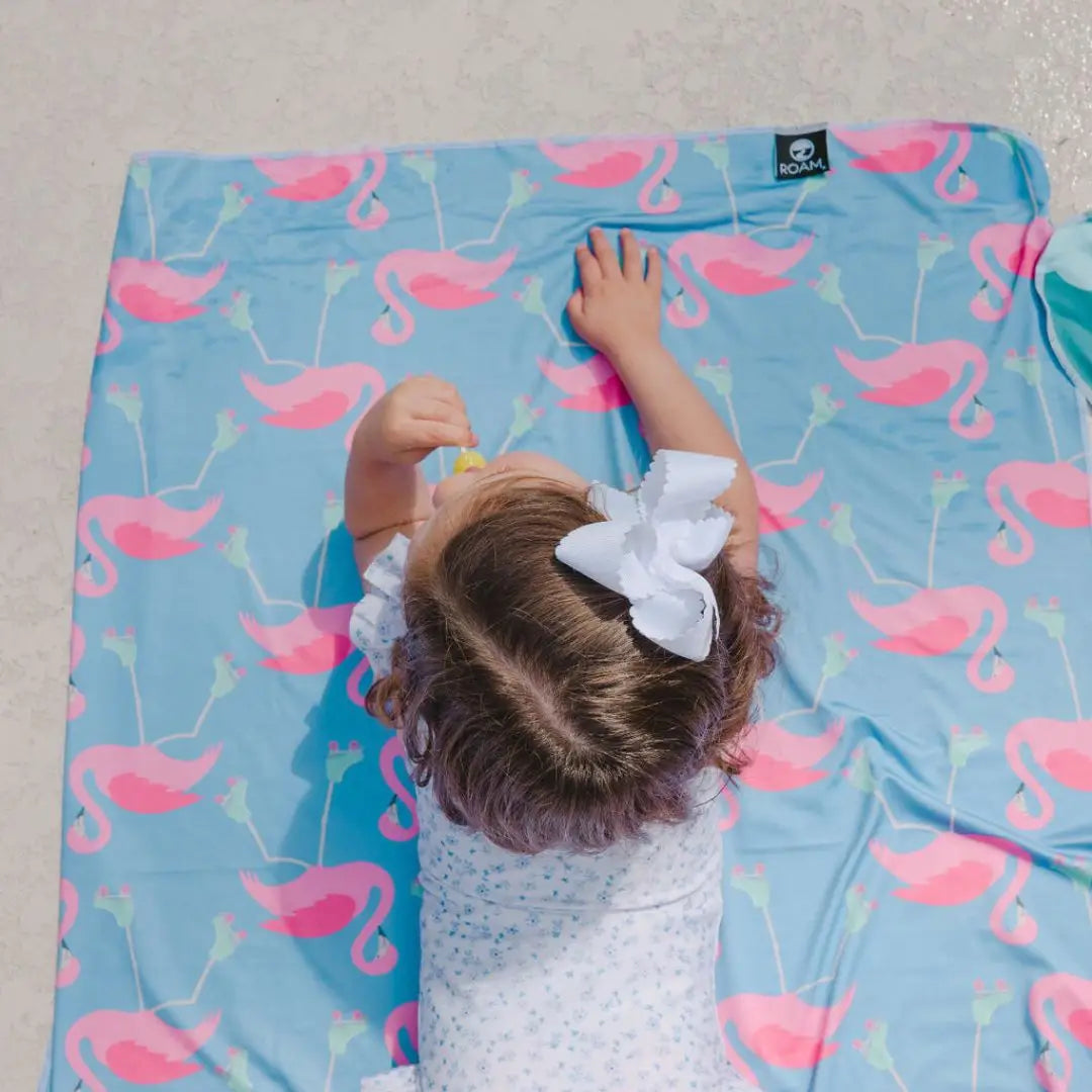 UPF 50+ beach towel w. hood - pink flamingo