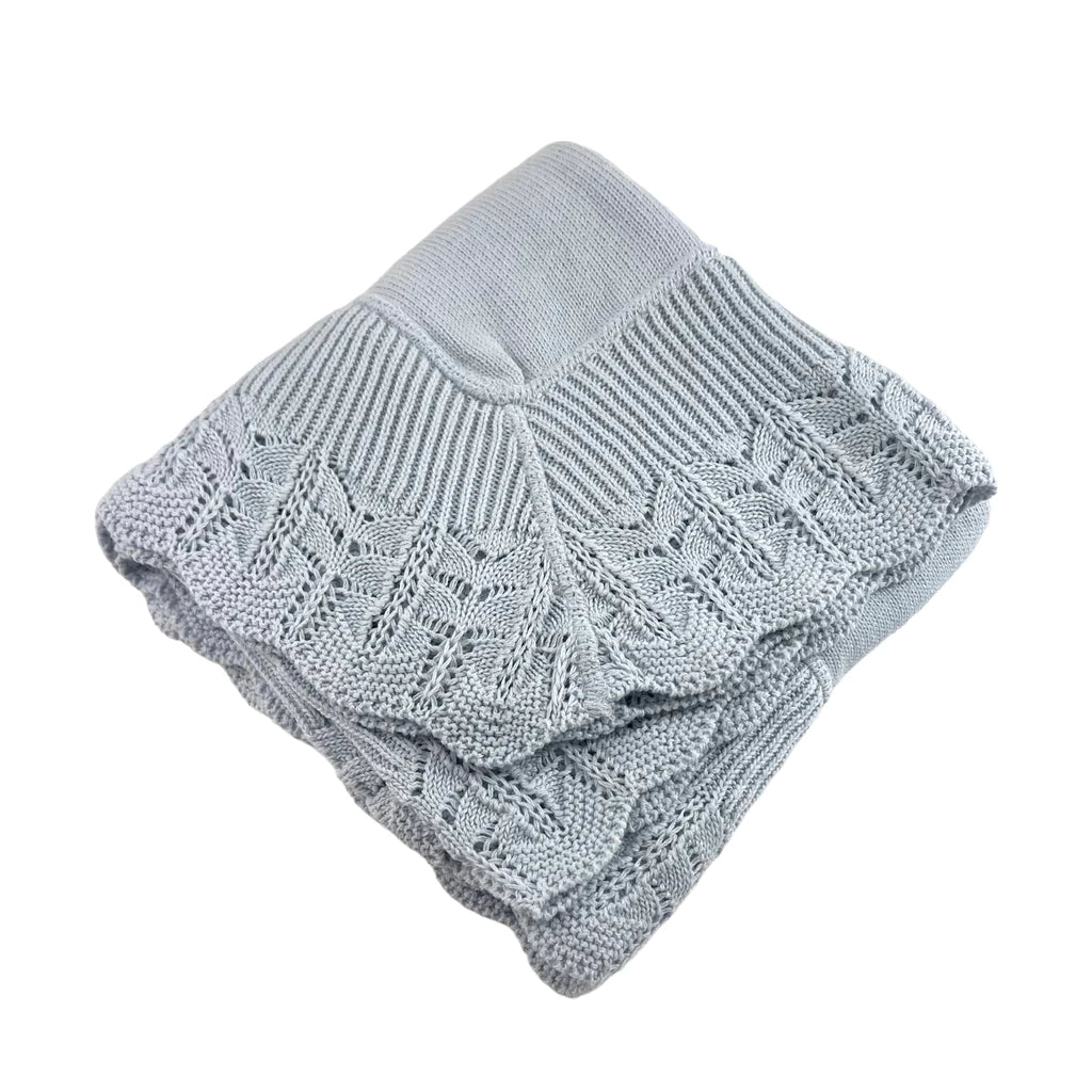 Cotton baby blanket w. knitted scallop lace border