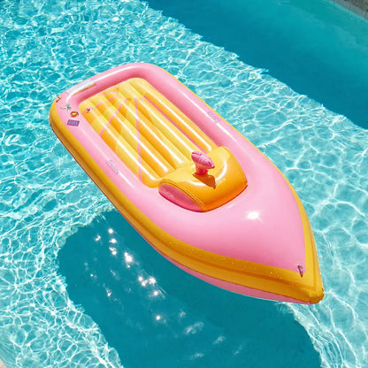 Yacht float w. integrated water squirter