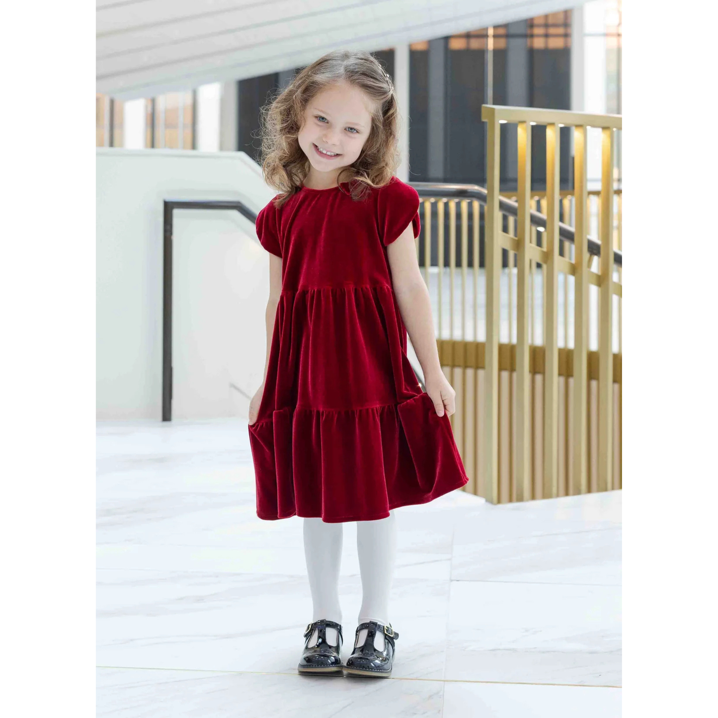 Red velvet dress w. tulip sleeves